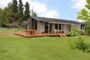 Waiora Lodge - Pokaka Holiday Home